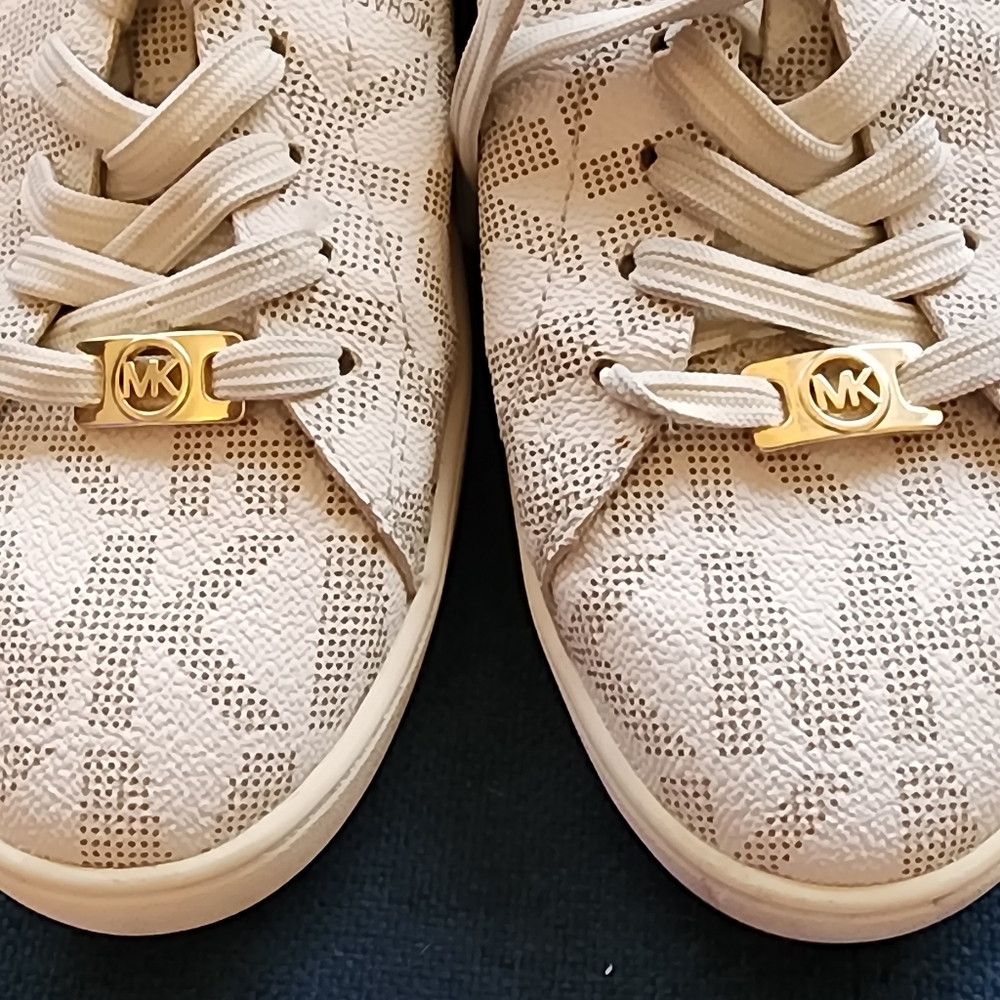 MK Michael Kors 9.5 - Picture 3 of 5